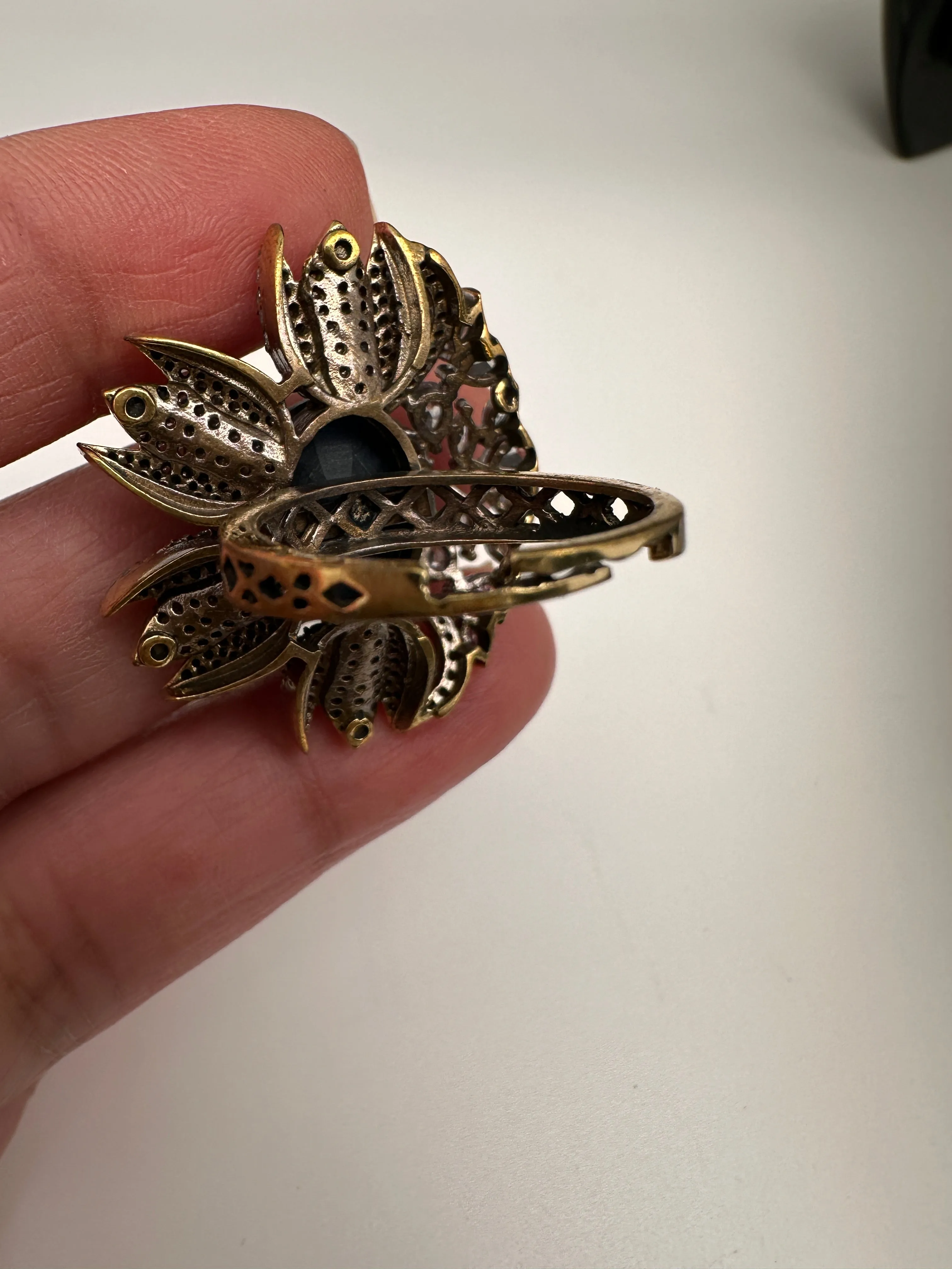 AD Victorian Adjustable Color Stone Cocktail lRing