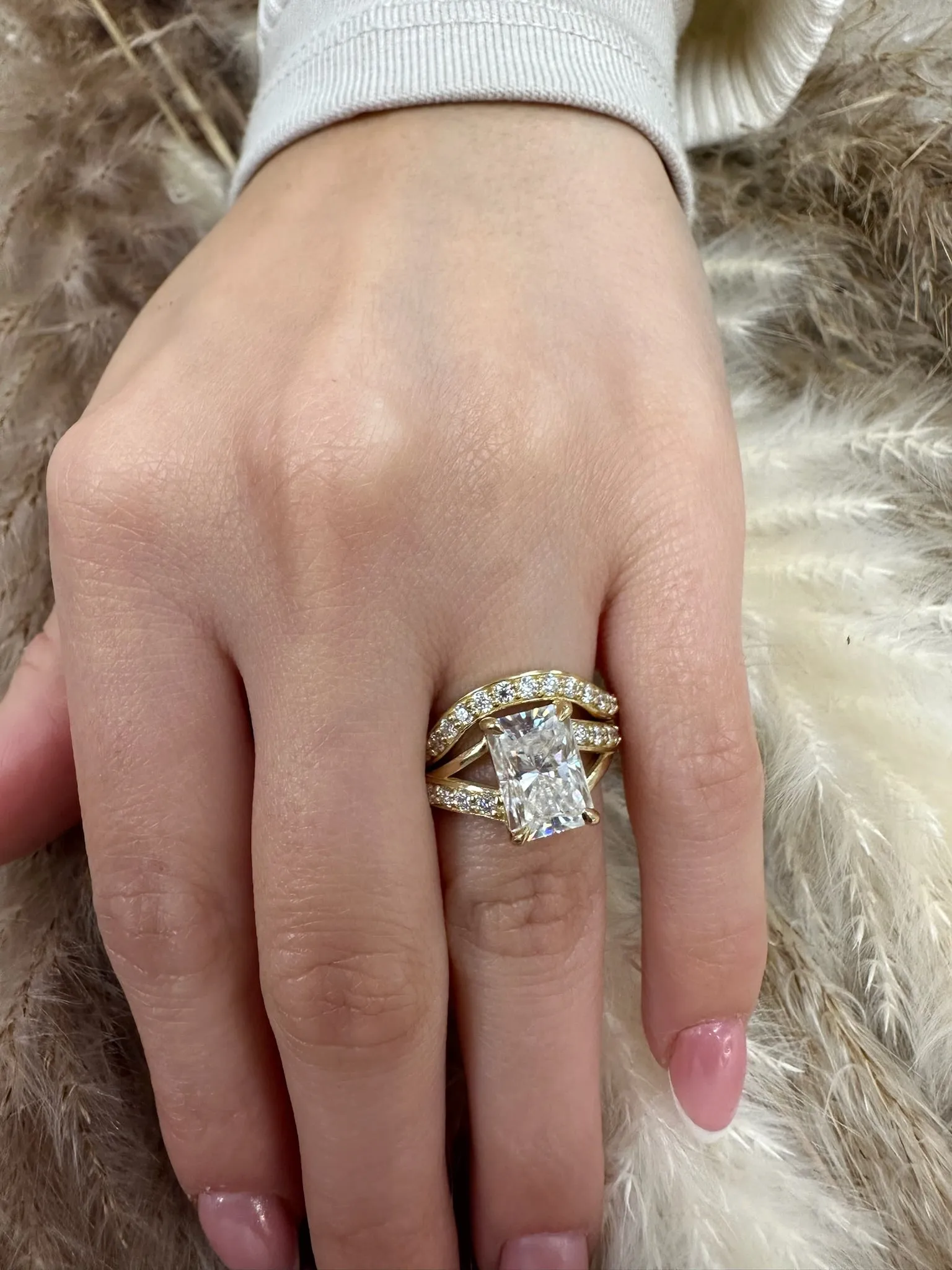 Dantin - Stackable Pave Wedding Band with Curve (0.13 CT)