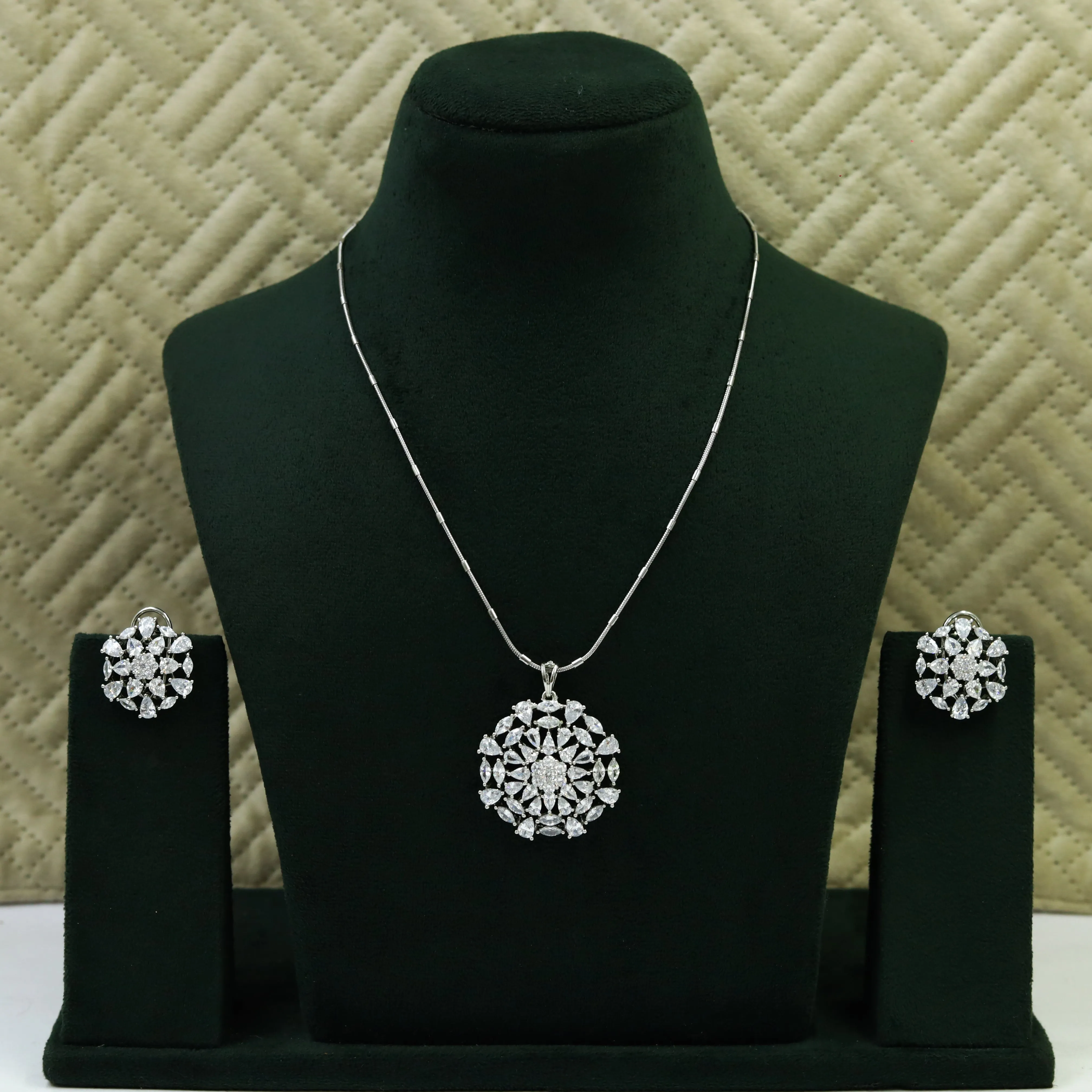Medium Zircon/AD Pendant Set 5590-69
