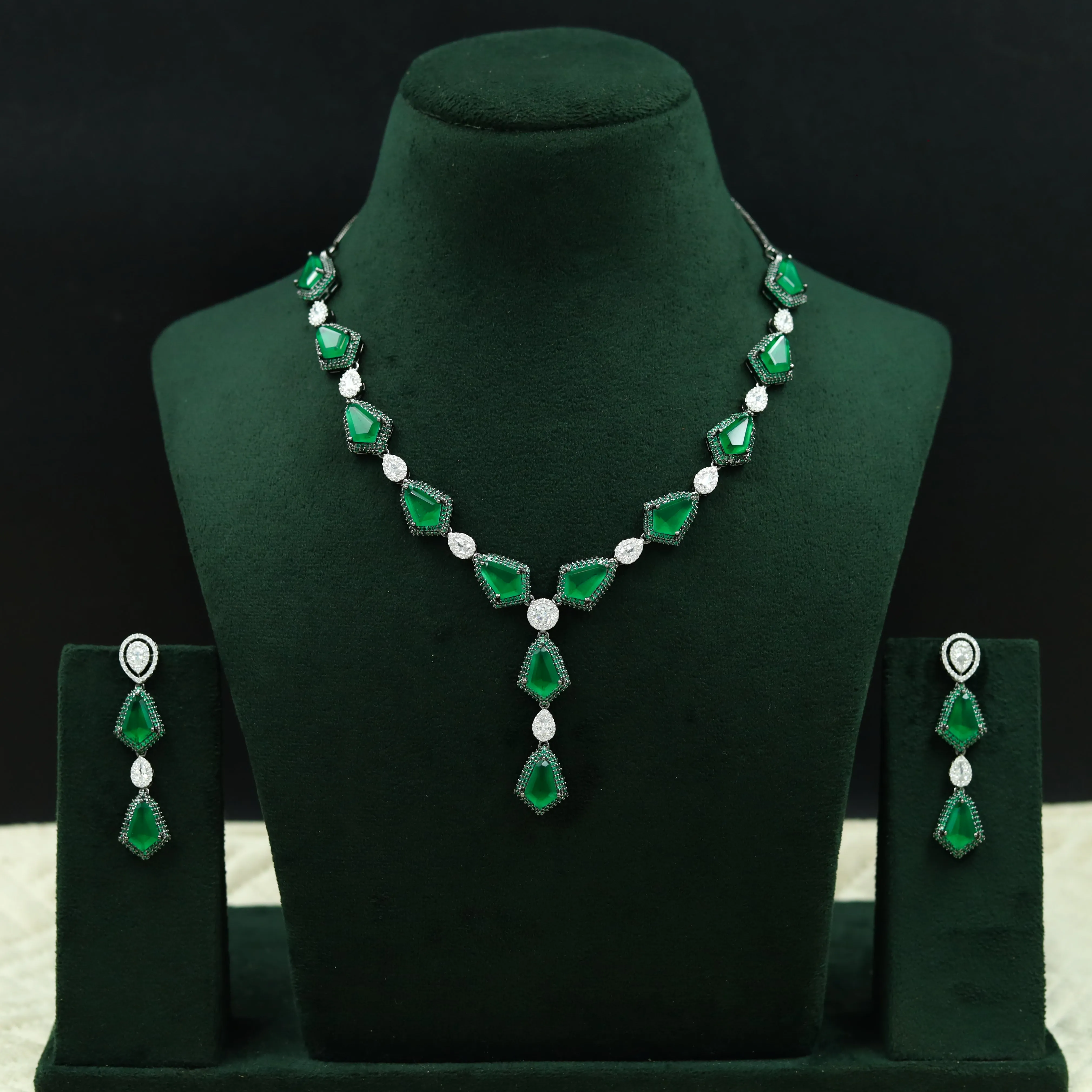 Round Neck Zircon/AD Necklace Set 12539-28