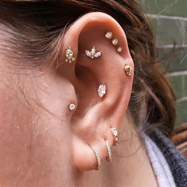 Scalloped Set Genuine Diamond Threaded Stud Earring by Maria Tash in 18K Gold. Flat Stud.