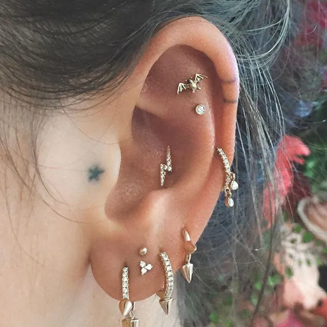 Scalloped Set Genuine Diamond Threaded Stud Earring by Maria Tash in 18K Gold. Flat Stud.